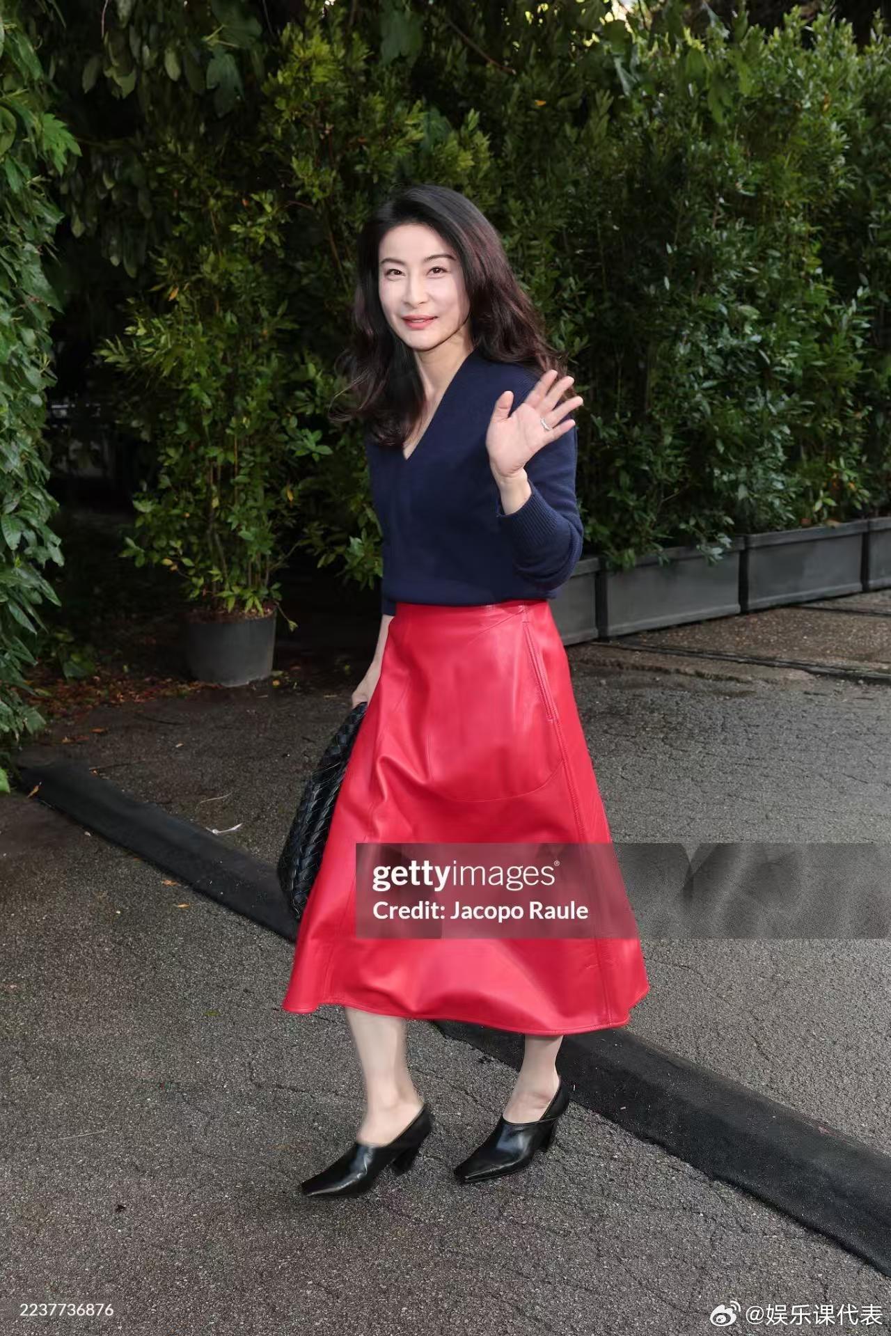 米兰时装周郭晶晶杨祐宁杨紫琼同框亮相