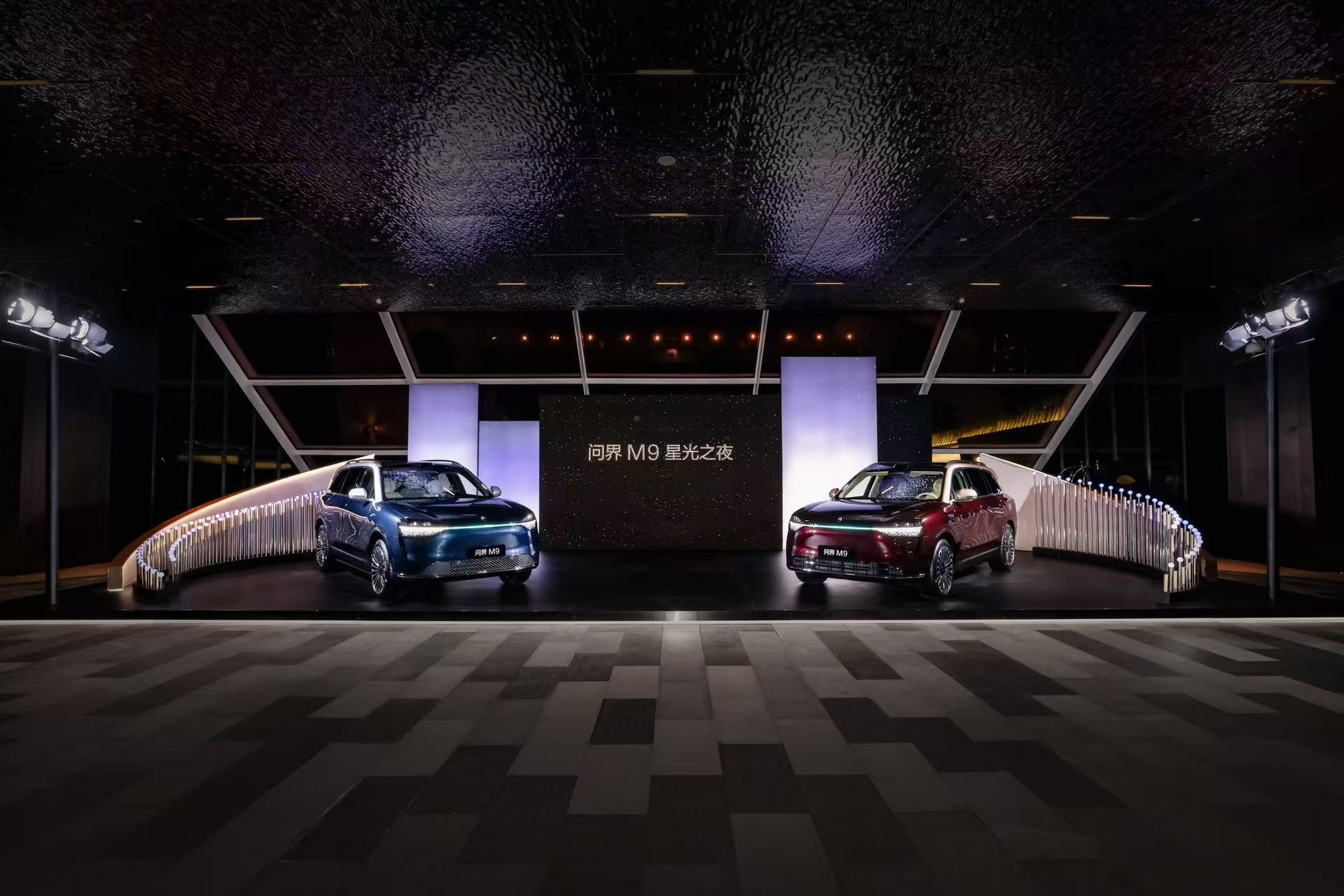 问界M9累计交付27万辆，余承东携名人车主共聚星光之夜