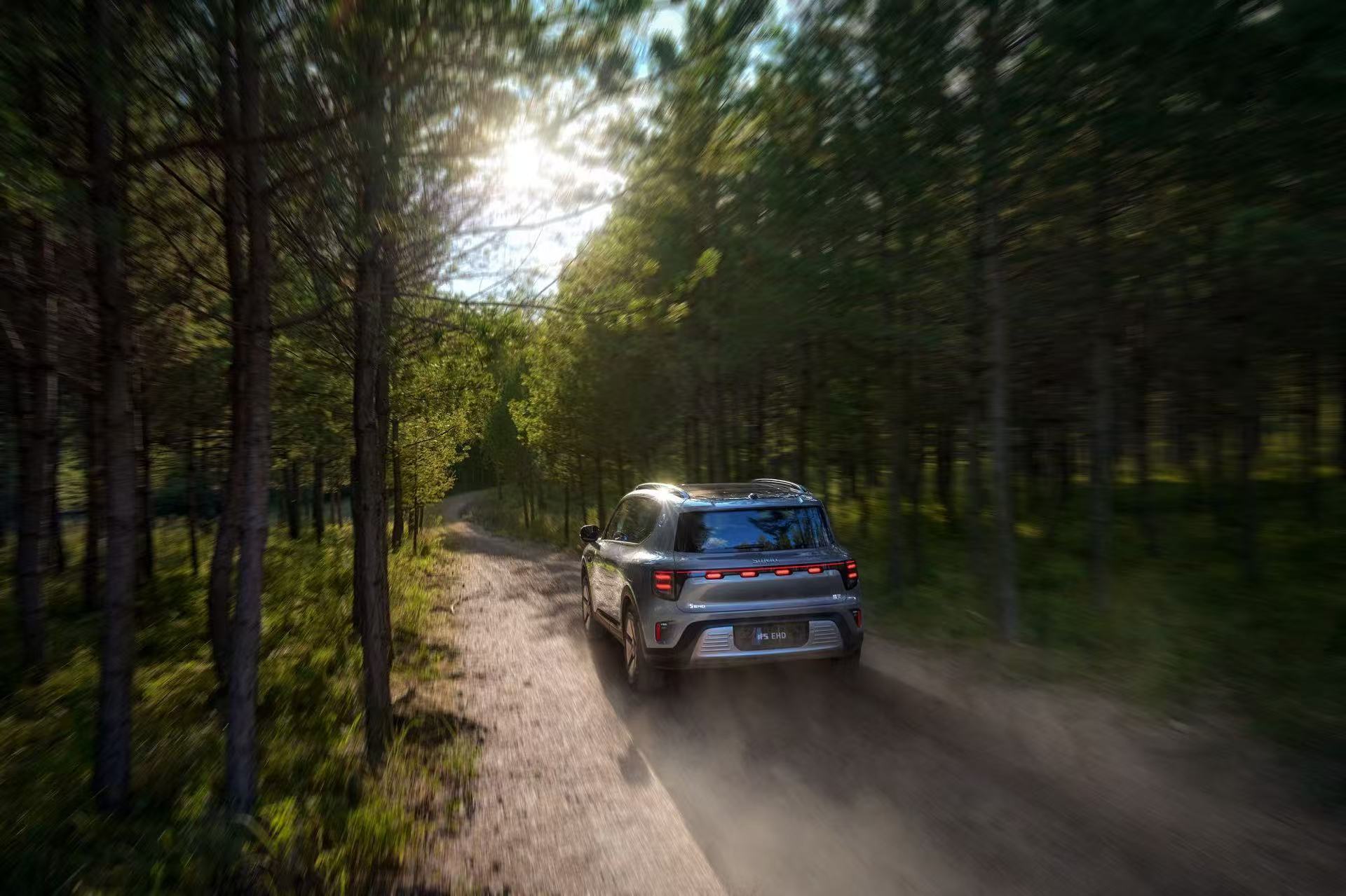 奔驰吉利联手打造smart精灵5号EHD超级电混上市，18.99万起