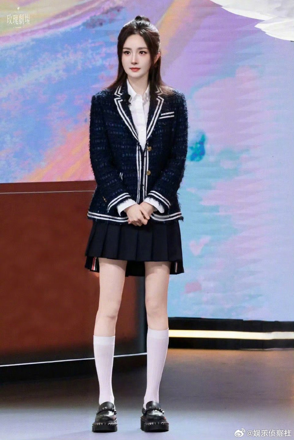 杨幂新造型被赞青春似女大学生