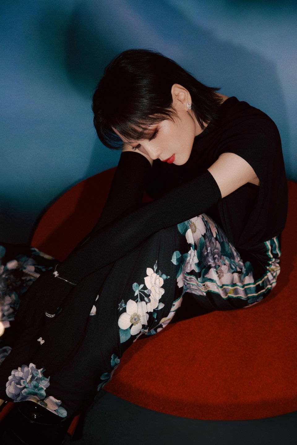 周笔畅穿百花旗袍亮相百花迎春献唱《如愿》