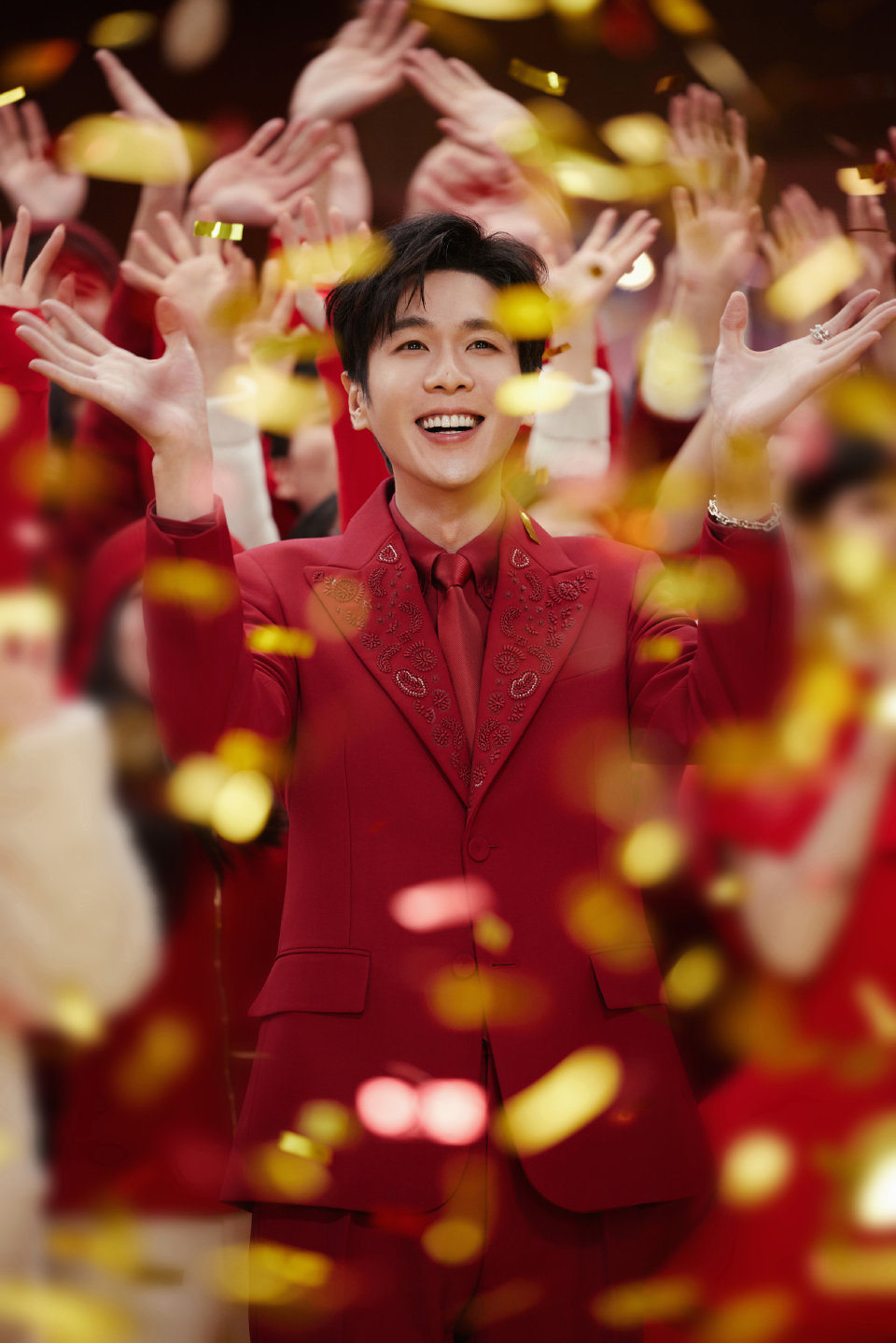 张若昀两度登顶春晚收视榜首