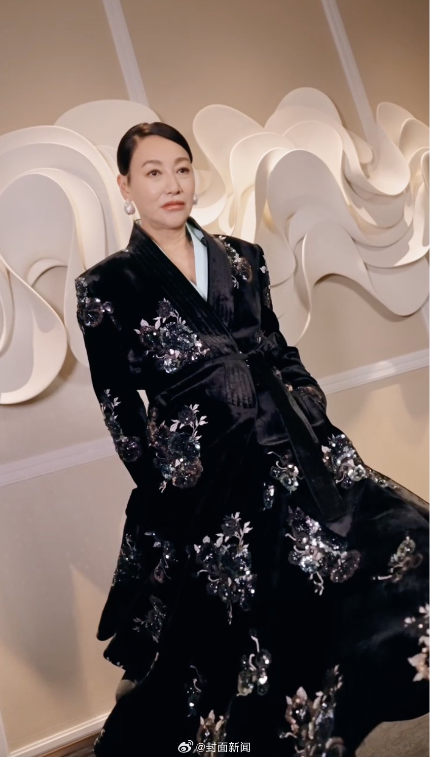 惠英红分享金鸡奖红毯准备vlog，展示专业拍摄过程