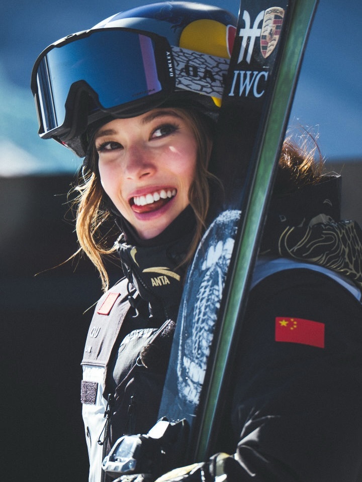 谷爱凌U型场地世界杯三连冠，晒照诠释生活意义