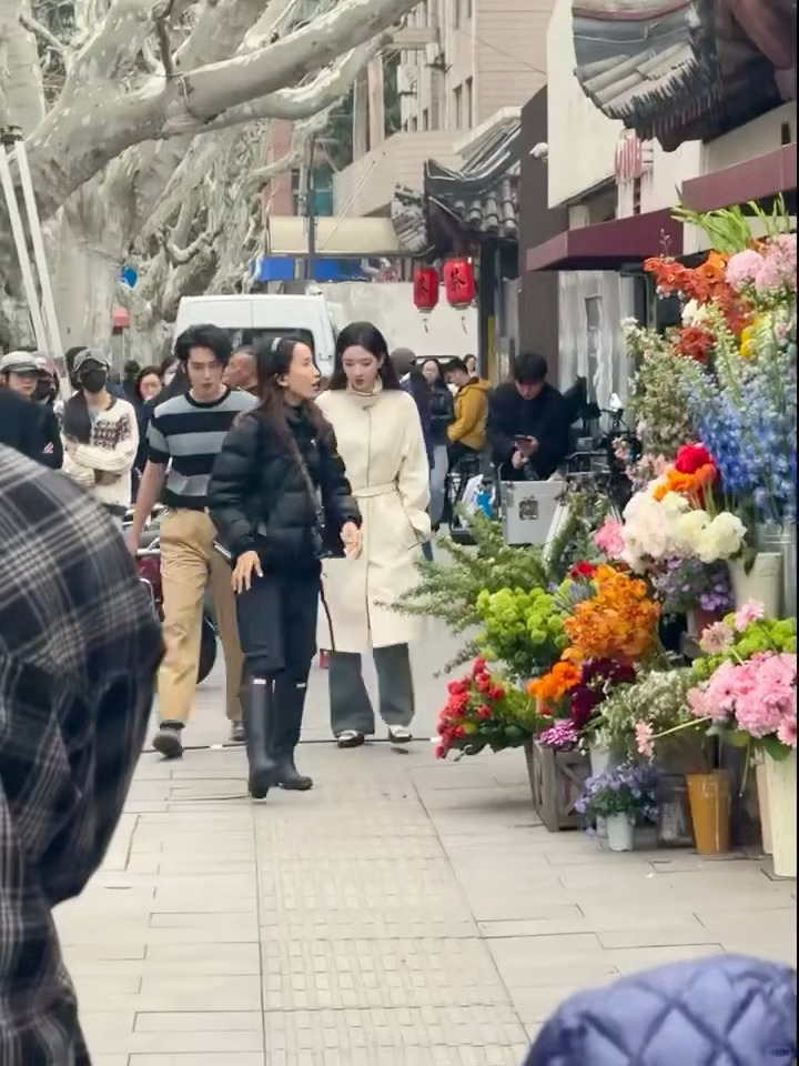 上海街头偶遇于适王玉雯新片拍摄