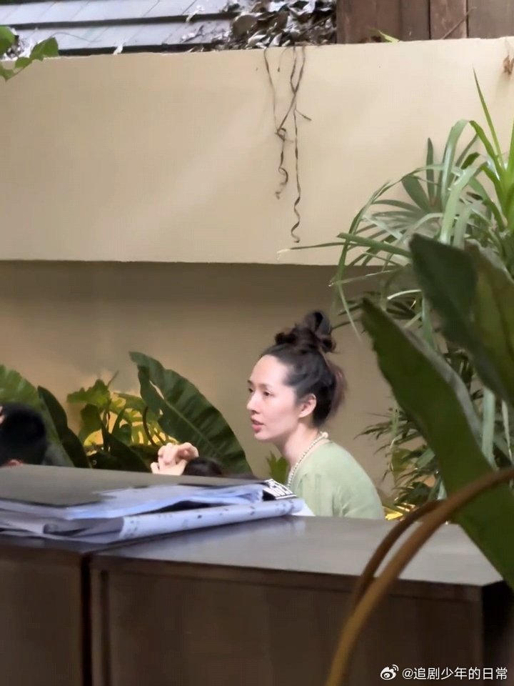 网友西双版纳偶遇素颜郭碧婷