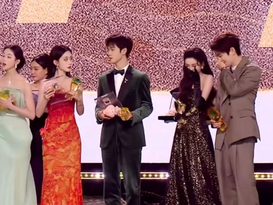 宋祖儿让位李昀锐孟子义，丁禹兮捂嘴笑