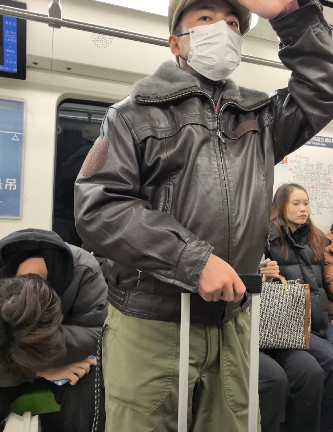 网友北京地铁偶遇狂飙刀哥林家川