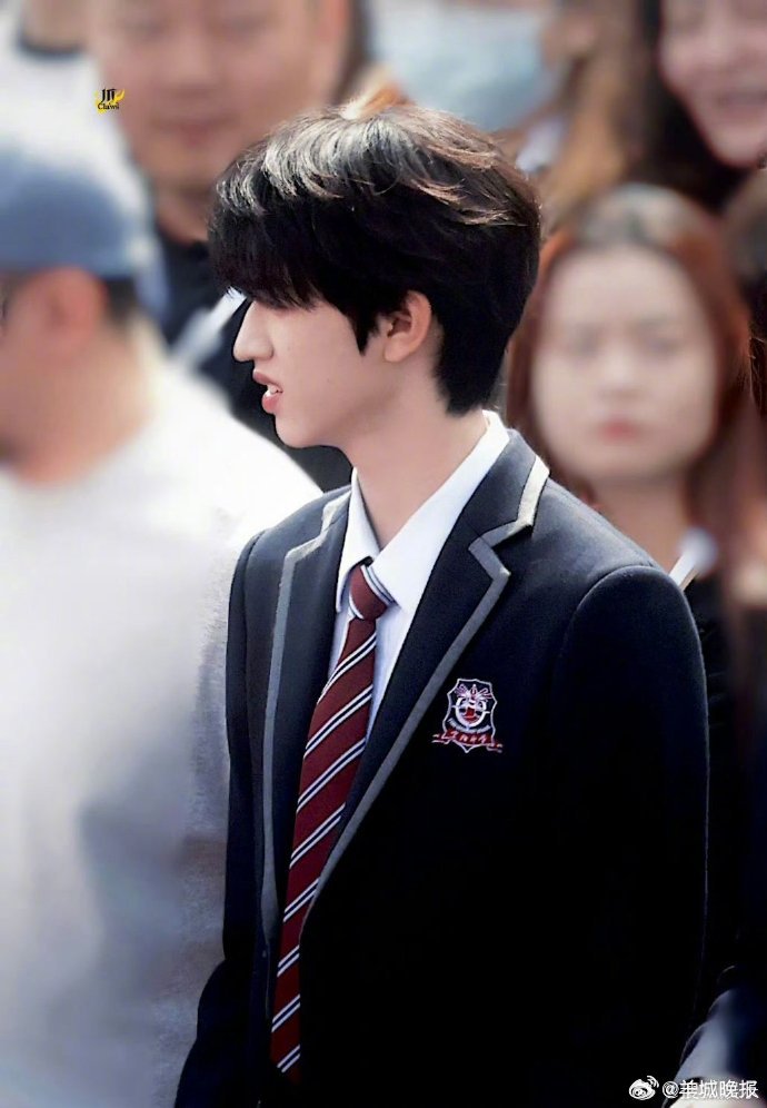 TF家族四代全员校服亮相《我们的少年时代2》开机日