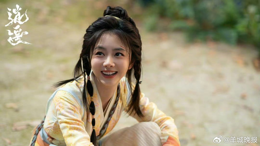 多部热剧主演微笑感染观众，评论区互动热烈