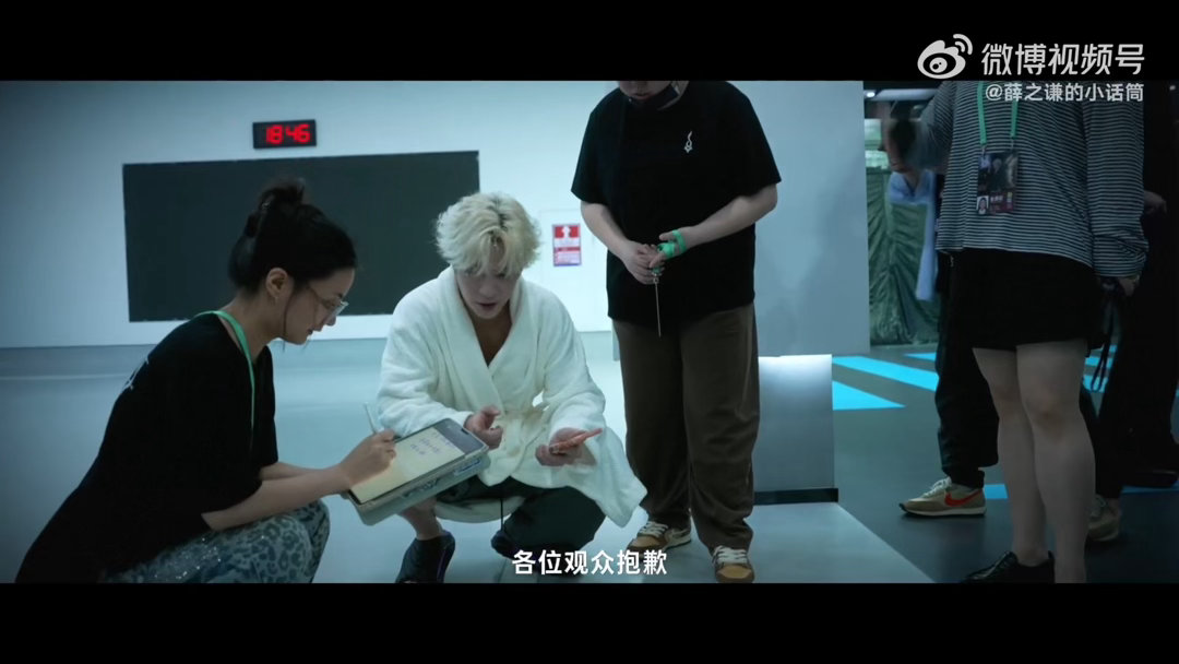 暴雨突袭舞台故障，薛之谦应急处理显沉稳