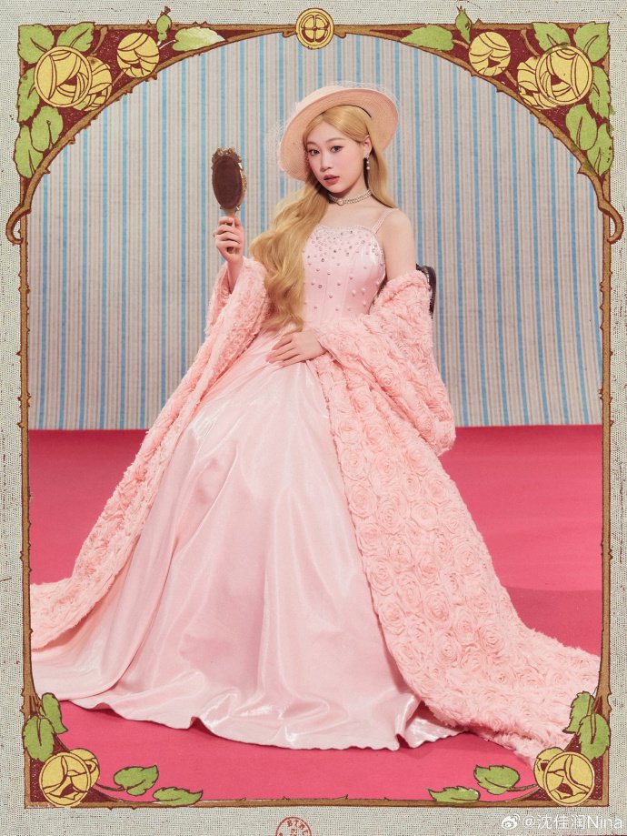 沈佳润金发蝴蝶结造型优雅可爱