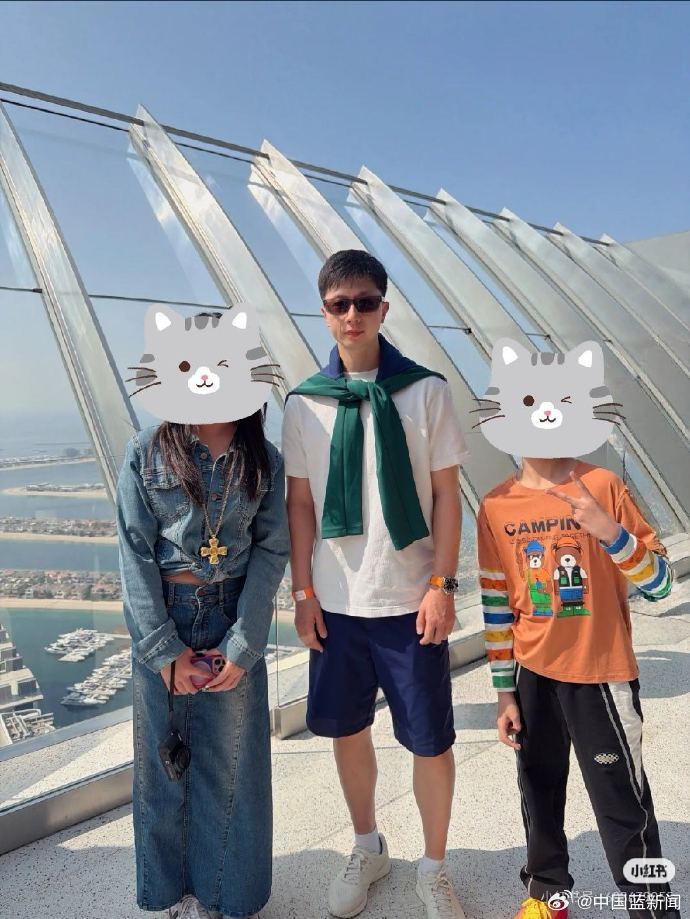 网友迪拜偶遇马龙一家四口度假
