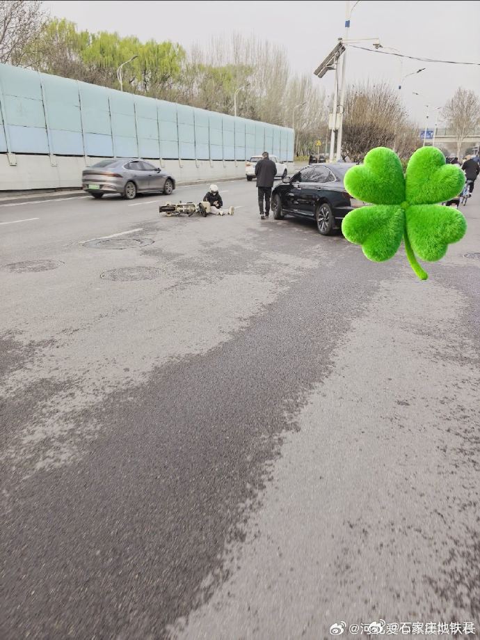 石家庄北二环奥迪撞倒电动车,安全警示再升级