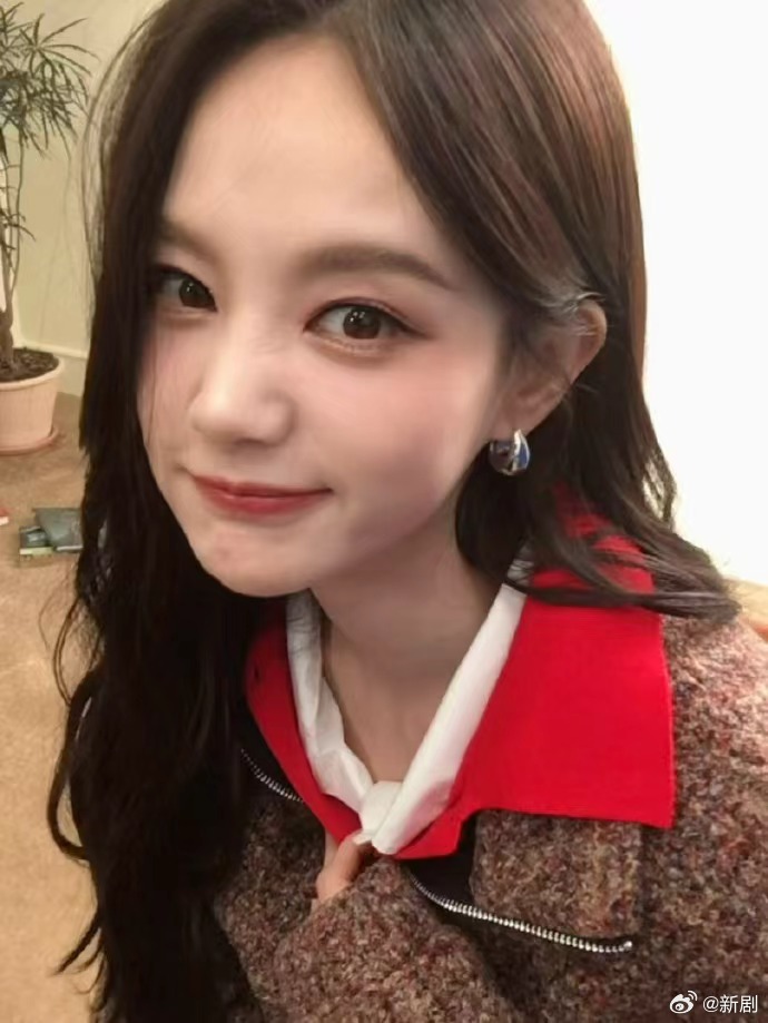 李一桐周六晒plog笑容甜美