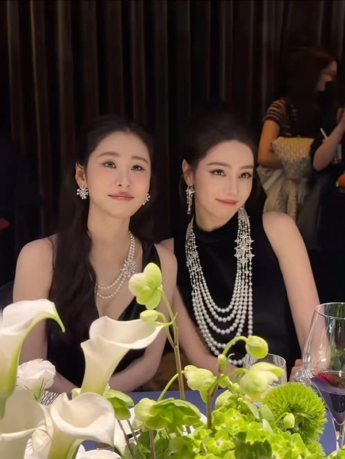 迪丽热巴张碧晨同框，妆容均由金鹤龙打造