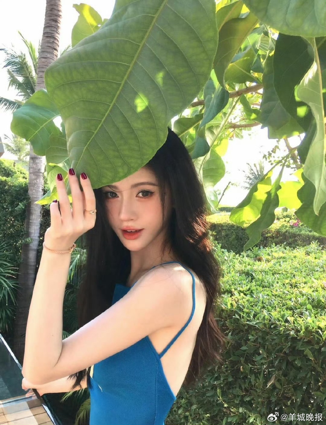 鞠婧祎李兰迪等明星示范多巴胺穿搭指南