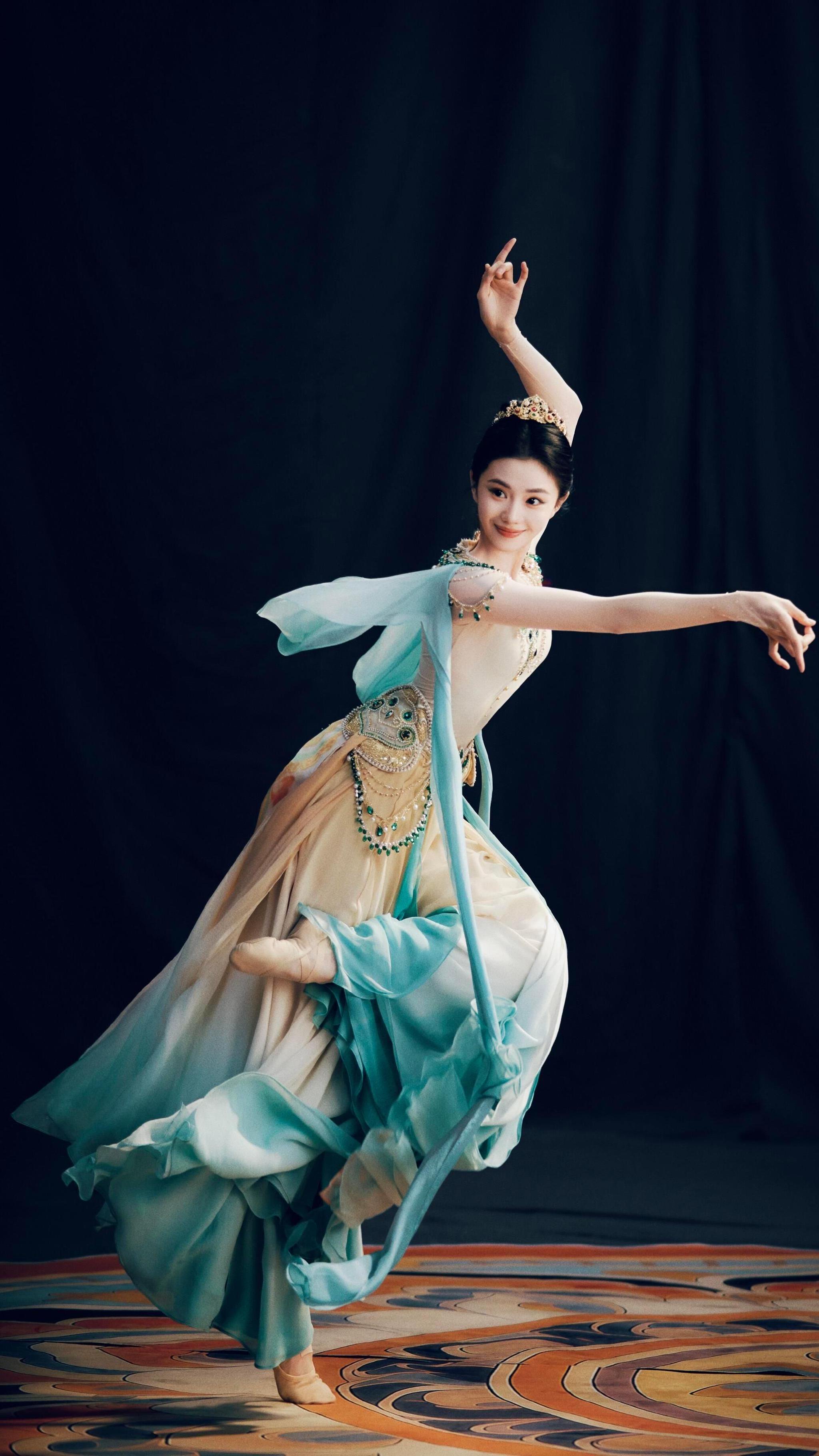 刘浩存出席橘子早安趴活动