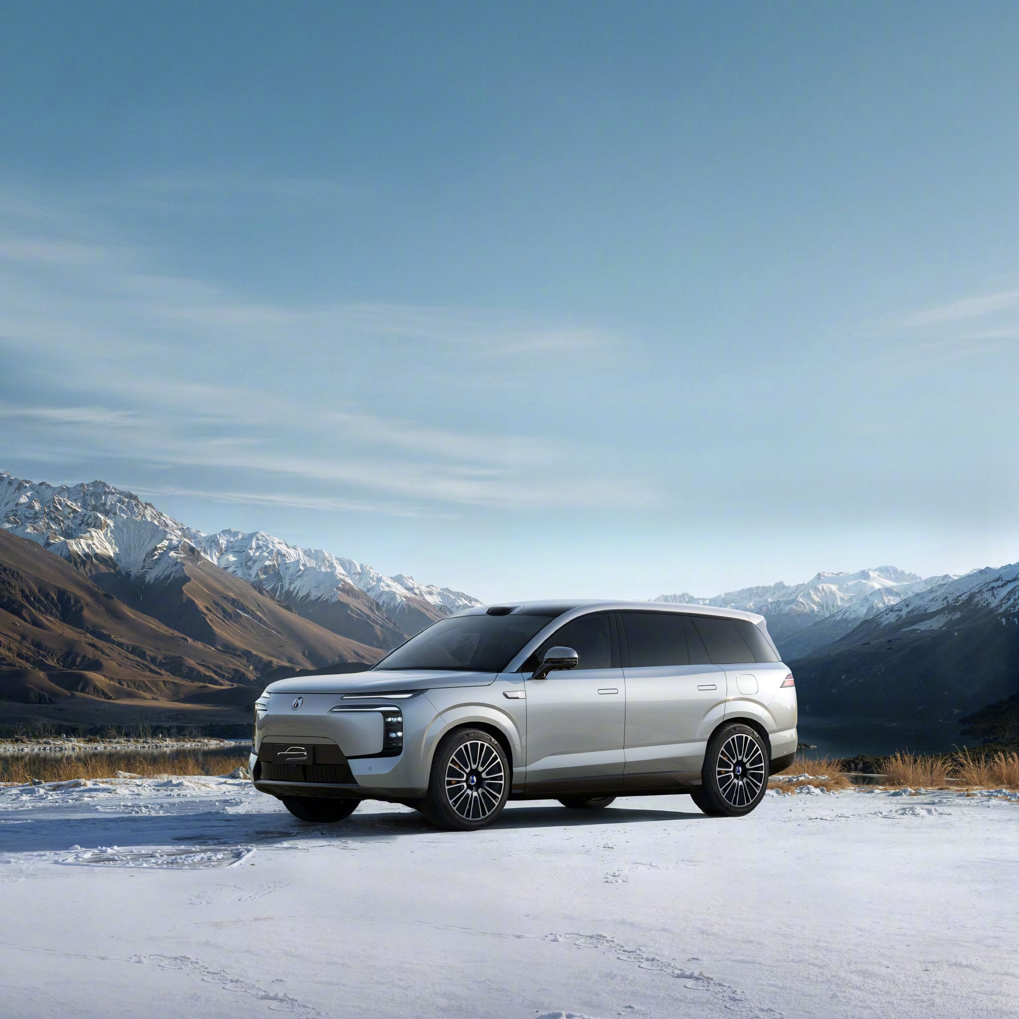 腾势N8L大六座SUV上市，29.98万起搭载智能泊车功能