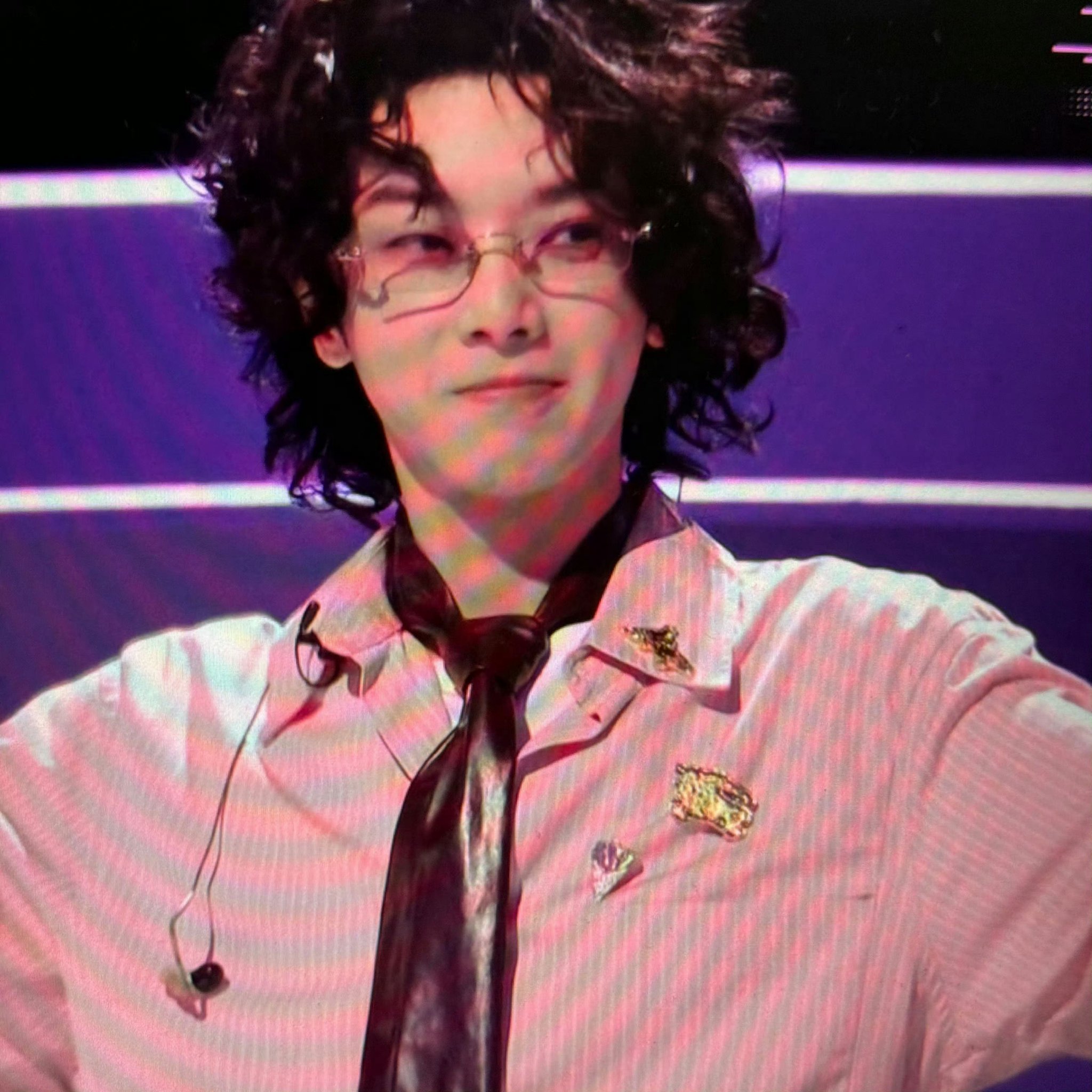 华晨宇卷发造型亮相声鸣远扬直播