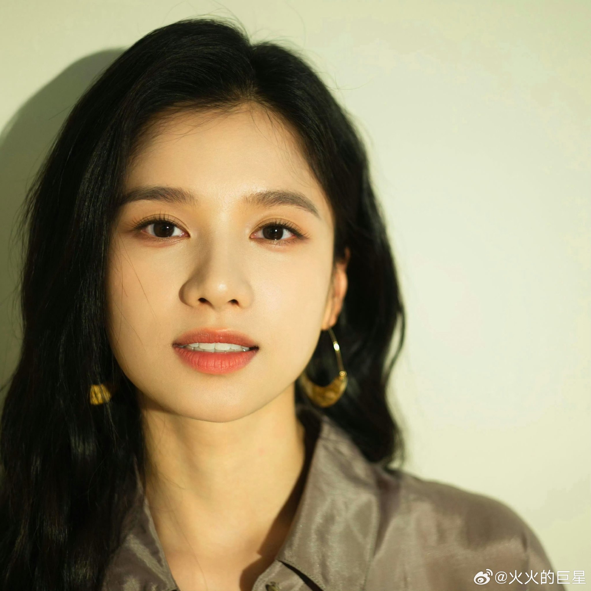 李现晒出为张婧仪拍摄照片