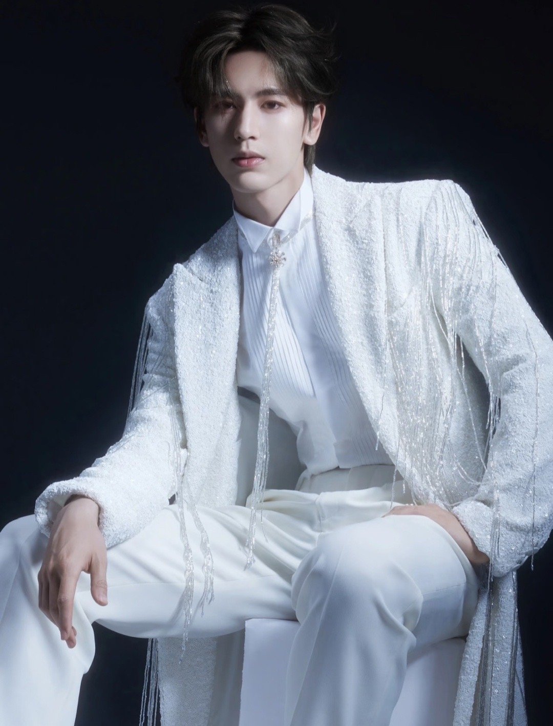 张凌赫等15位明星流苏造型亮相，刚柔碰撞