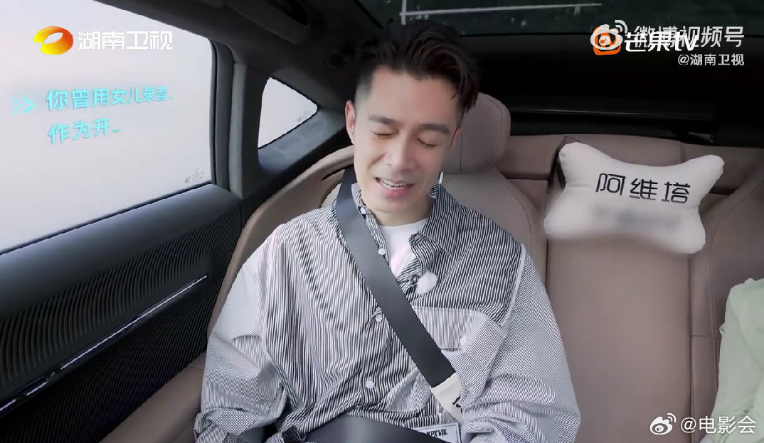 周柏豪早起送学赶车回家诠释父爱