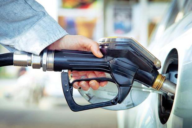 买车也有大学问，新能源汽车VS传统汽车，到底花落谁家？