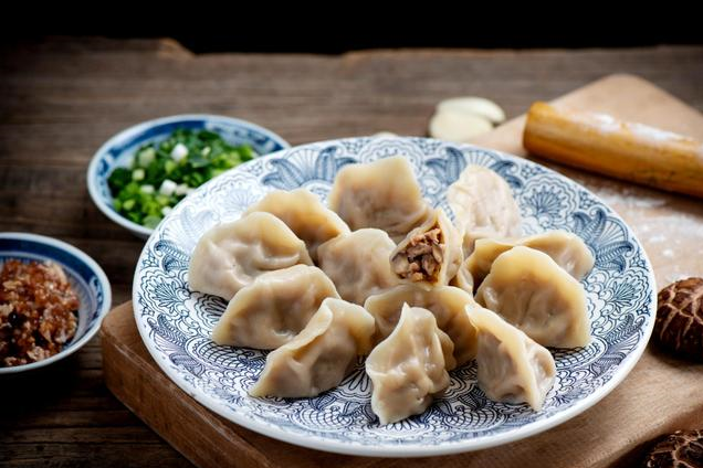 煮饺子时，切记不要直接下锅煮，多加这一步，饺子不破皮，更鲜香