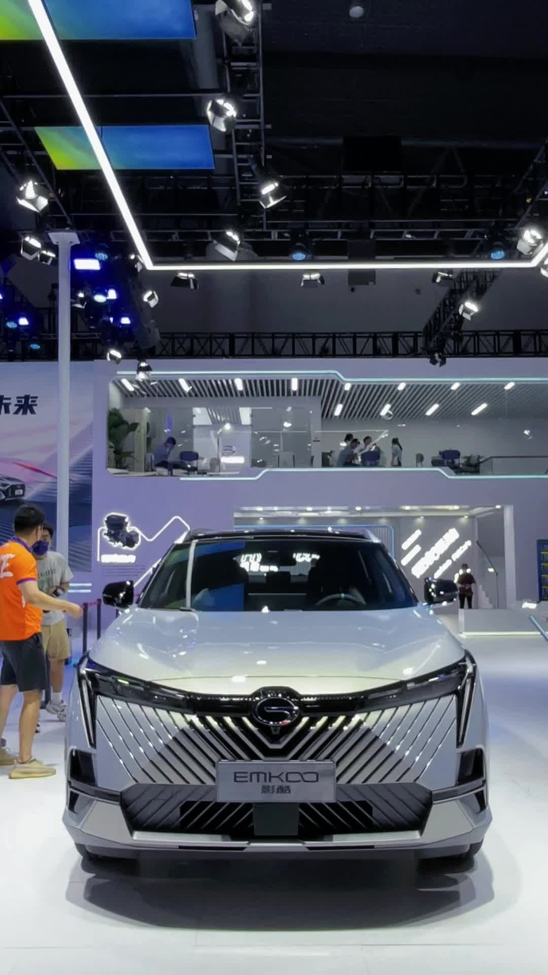 传祺影酷亮相成都车展，提供3种动力，颜值前卫时尚