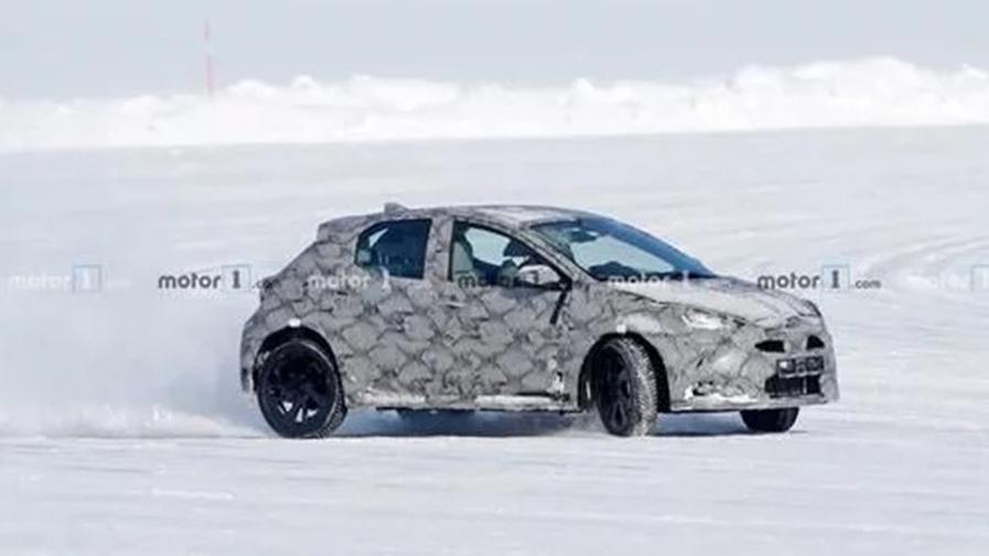 PK本田缤智？丰田全新跨界SUV曝光，搭混动系统基于雅力士设计