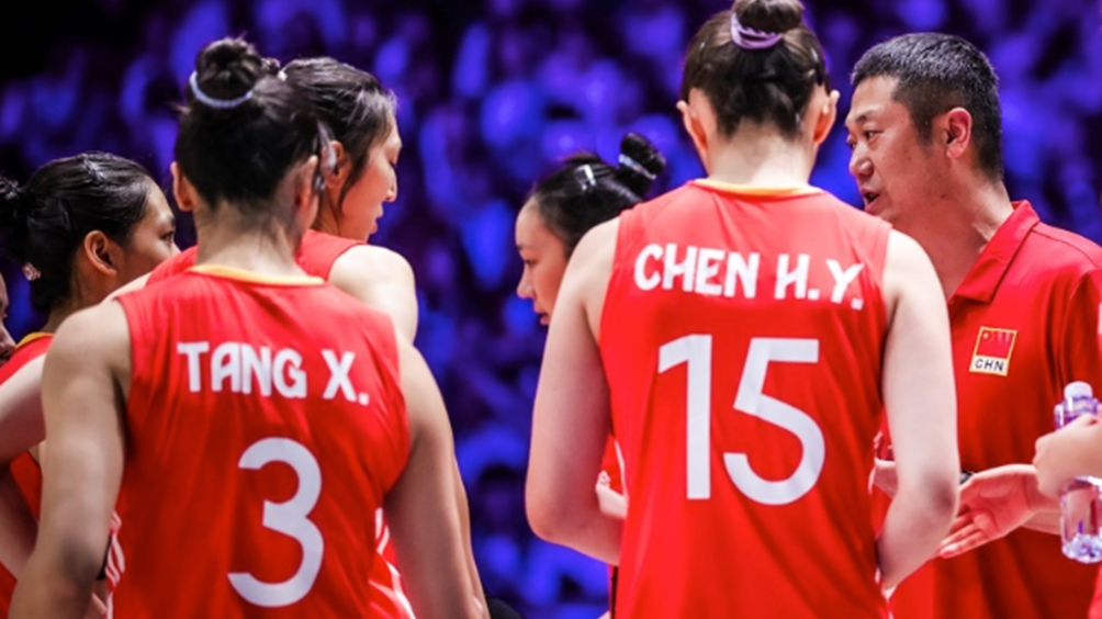 慢镜还原！赵勇胜日本赛后“拥抱”王梦洁，决胜时刻2传5防揭原委