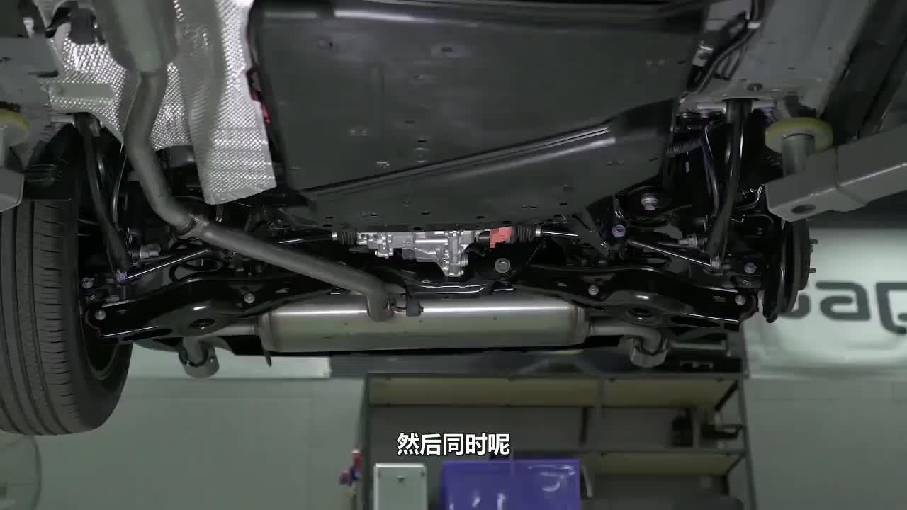 把两台威兰达升起来，底盘差别竟这么大？