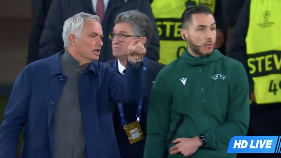 暴脾气 回看穆里尼奥连吃两黄全过程 对维尼修斯犯规不满怒喷主裁