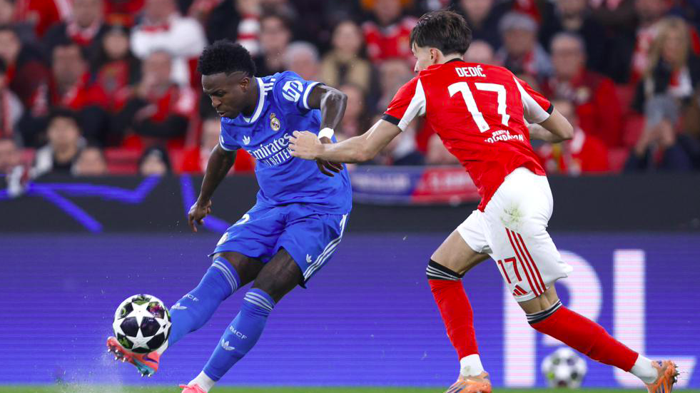 1-0！欧冠淘汰赛一地鸡毛：超巨破门被歧视一度罢赛 名帅暴怒染红