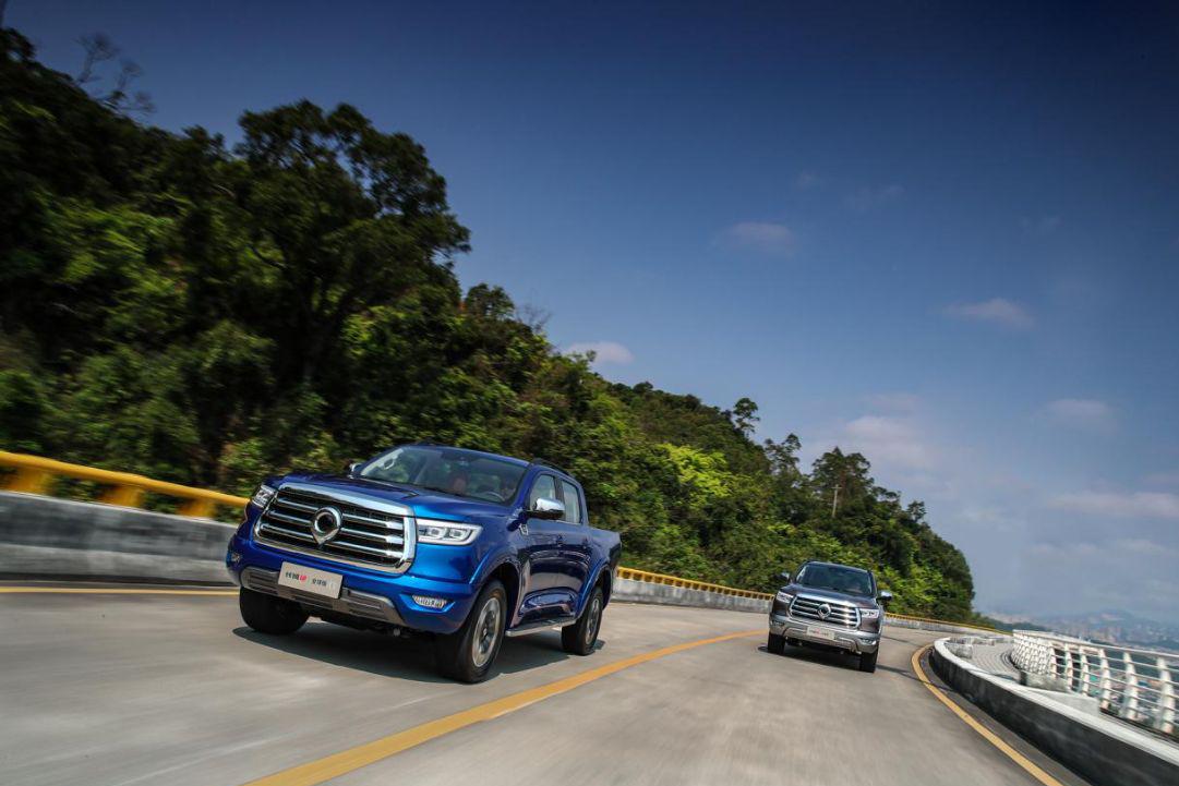 长城炮乘用皮卡全球版上市，12.68万起，2.0T+采埃孚8AT太强了