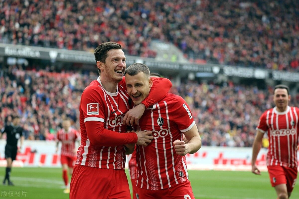 德甲联赛战火重燃 各路豪强争夺冠军宝座 引爆球迷热情