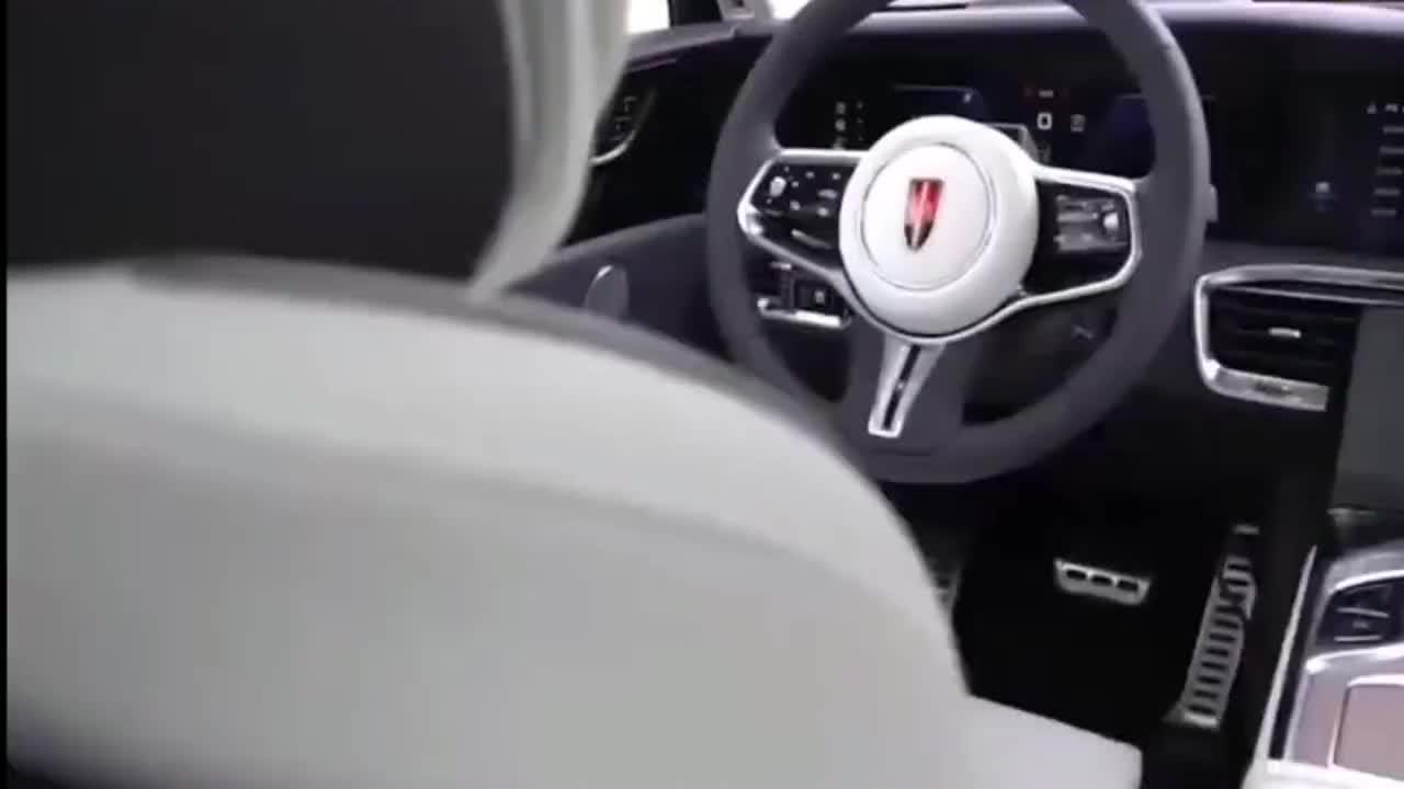 车展上的这颜色，四座浅绿色红旗ehs9这真漂亮！