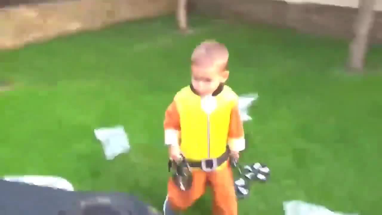 熊孩子网上订购了一辆兰博基尼跑车