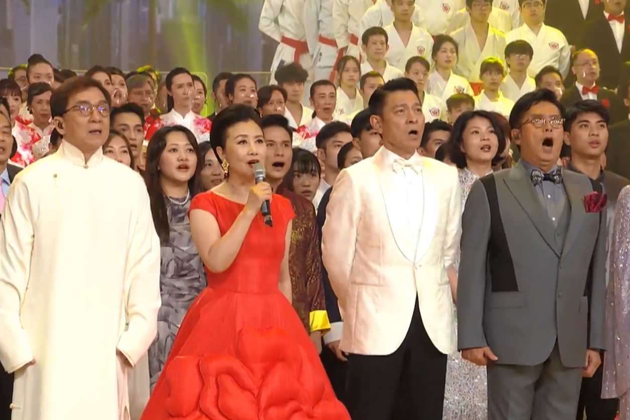 香港回归25周年晚会，当成龙刘德华合唱《歌唱祖国》，我泪奔了