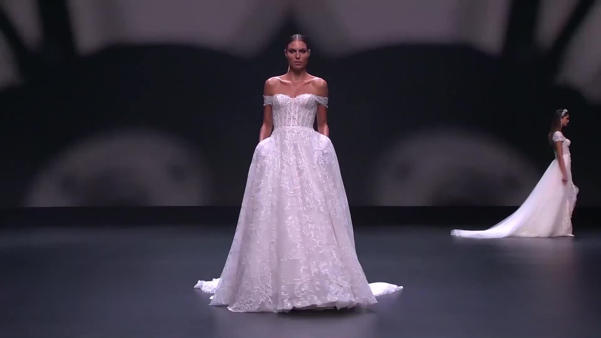 pronovias2021年巴塞罗那新娘婚纱时装秀