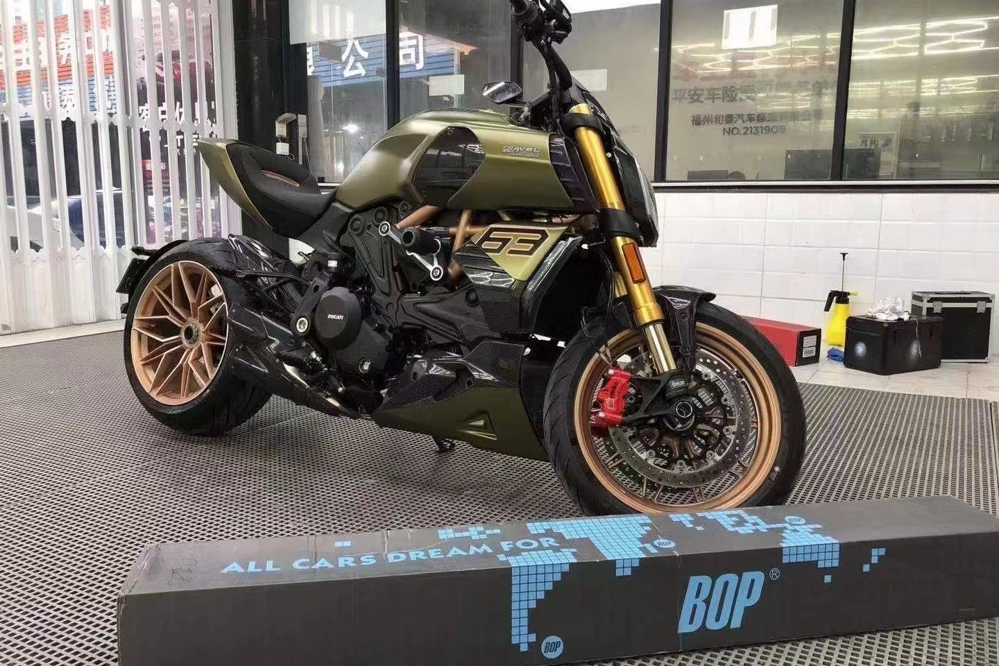 特别的大魔鬼，杜卡迪&兰博基尼联名版Diavel真特别！