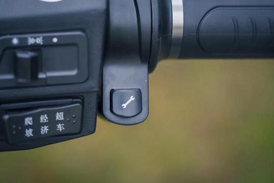 电动车低速上坡更省电？以后买车注意这点，上坡轻松搞定！