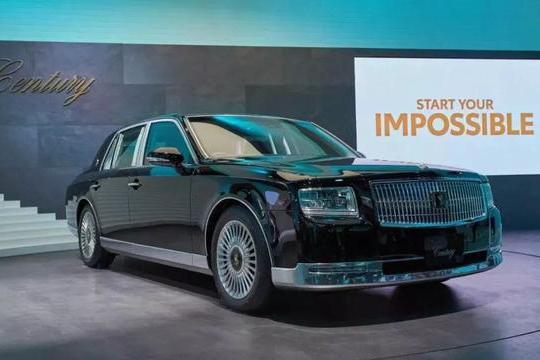 不怕大众带字母，就怕丰田带凤凰！遇到这台丰田，宾利也得躲着走