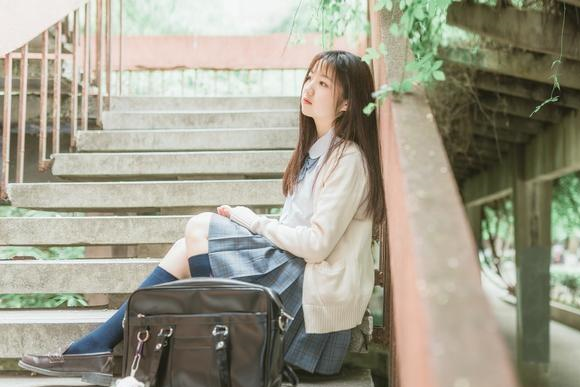 喜欢一个人但追不上他的脚步也忘不掉他怎么办?