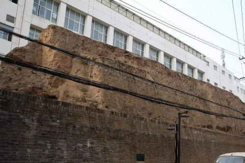 西安有一处土城墙，地处闹市之中，非但没被拆除，还被重点保护！