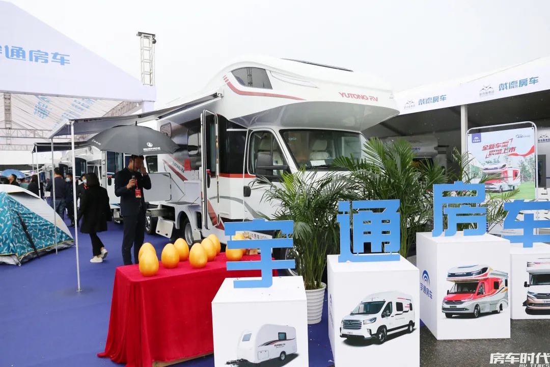 空间大还要精致？宇通C533豪华版 无拓展后横床 4人旅居巴适得很