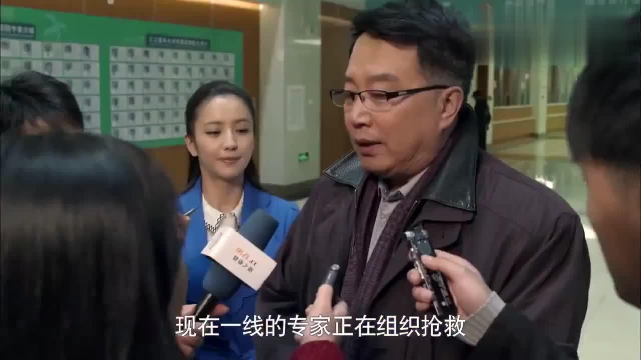 何晶得知情况后崩溃大哭不料妈妈竟逼她跟肖程分手