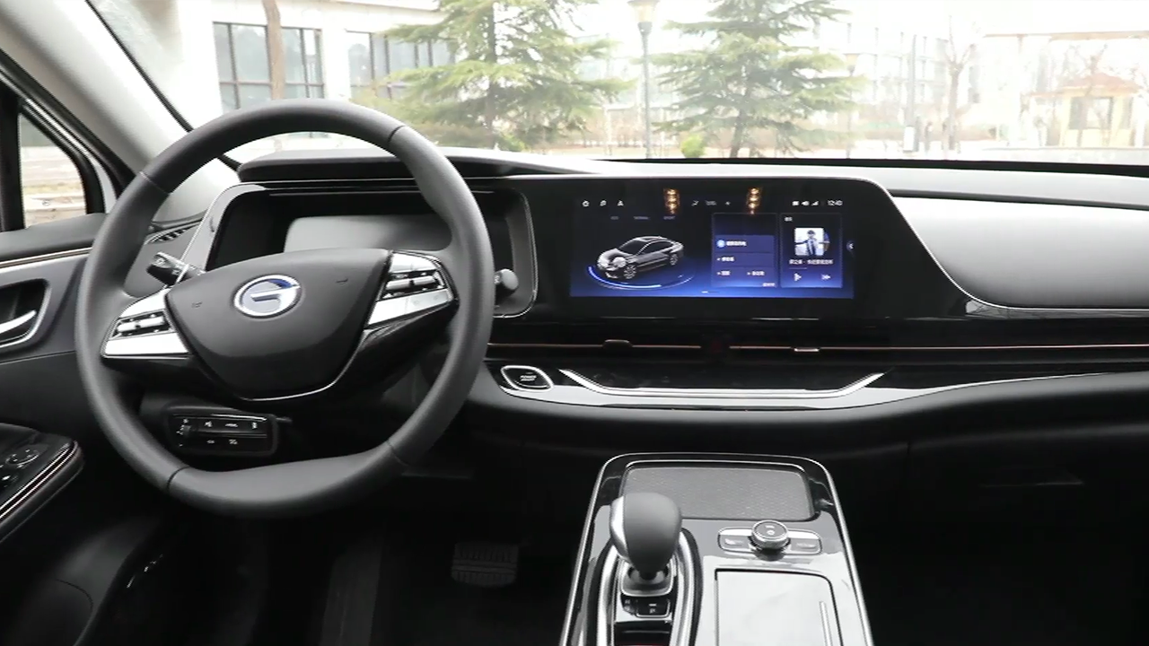 广汽新能源Aion S内饰讲解，一个词“简单”！