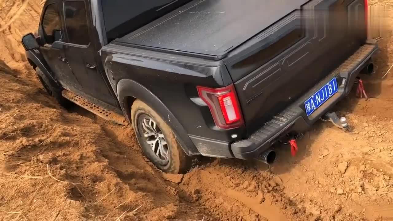 实拍福特猛禽越野，虽然是皮卡，但动力不比越野车差